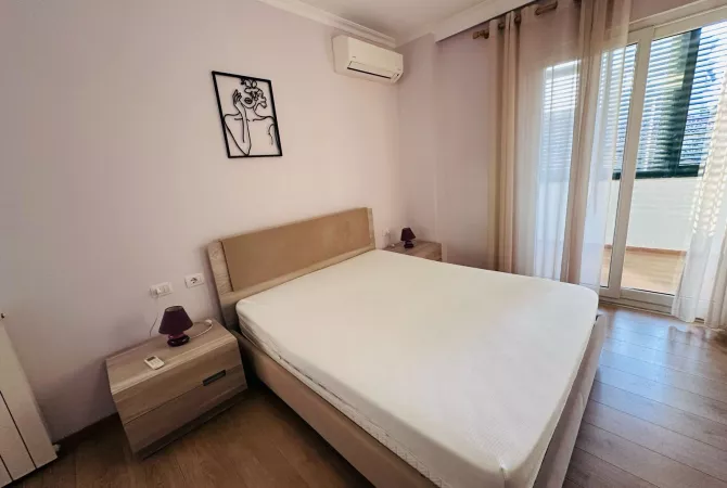 Shtepi me qera Apartament ne Tirane, 2+1, Mobilimi E mobiluar, Pagesa 650  Euro.