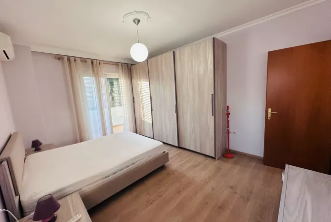 Shtepi me qera Apartament ne Tirane, 2+1, Mobilimi E mobiluar, Pagesa 650  Euro.