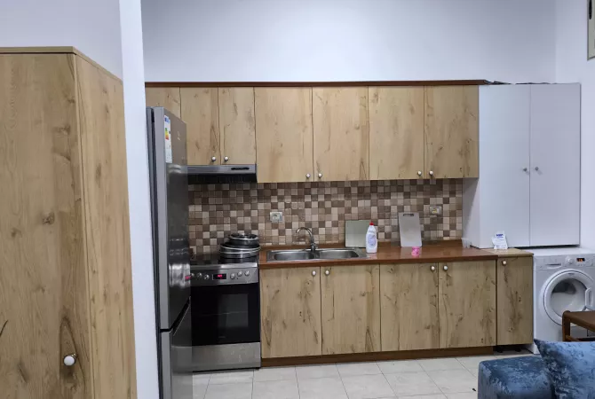 Shtepi me qera Apartament ne Tirane, 1+1, Mobilimi E mobiluar, Pagesa 400  Euro.