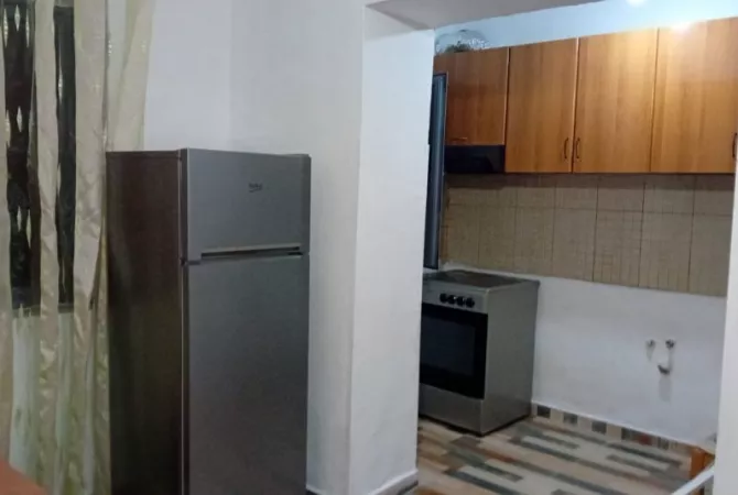 Shtepi me qera 2+1 ne Tirane - 40,000 Leke