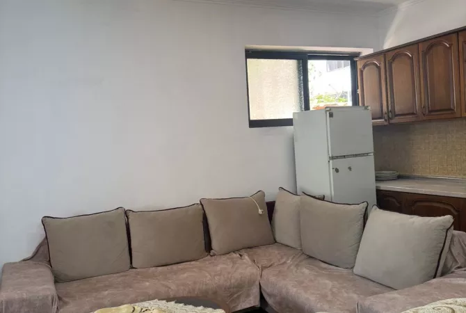 Shtepi me qera Apartament ne Tirane, 2+1, Mobilimi E mobiluar, Pagesa 450  Euro.
