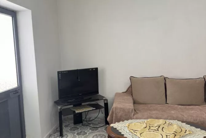 Shtepi me qera Apartament ne Tirane, 2+1, Mobilimi E mobiluar, Pagesa 450  Euro.