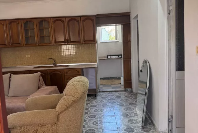 Shtepi me qera Apartament ne Tirane, 2+1, Mobilimi E mobiluar, Pagesa 450  Euro.
