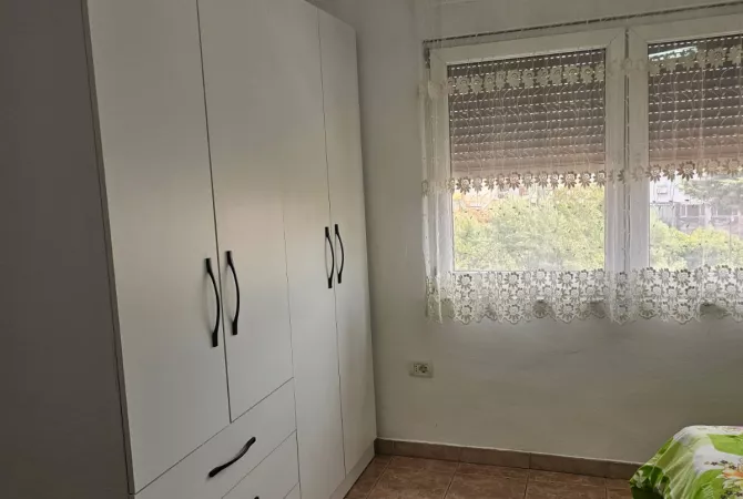 Shtepi me qera Apartament ne Tirane, 3+1, Mobilimi E mobiluar, Pagesa 700  Euro.