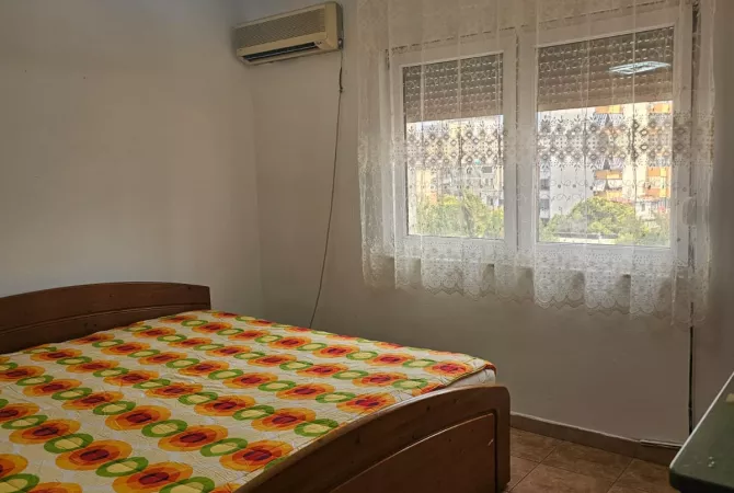 Shtepi me qera Apartament ne Tirane, 3+1, Mobilimi E mobiluar, Pagesa 700  Euro.