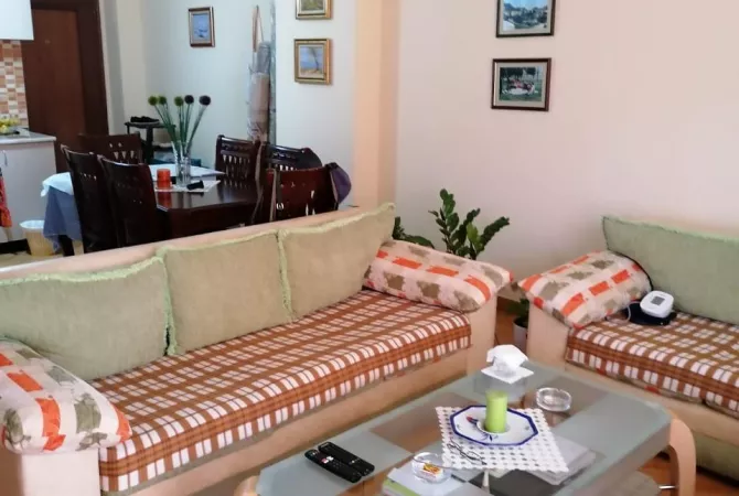 Shtepi me qera Apartament ne Tirane, 3+1, Mobilimi E mobiluar, Pagesa 600  Euro.