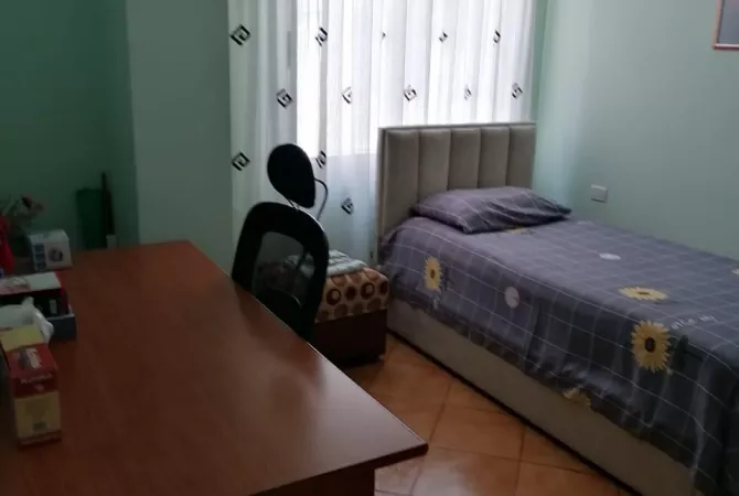 Shtepi me qera Apartament ne Tirane, 3+1, Mobilimi E mobiluar, Pagesa 600  Euro.