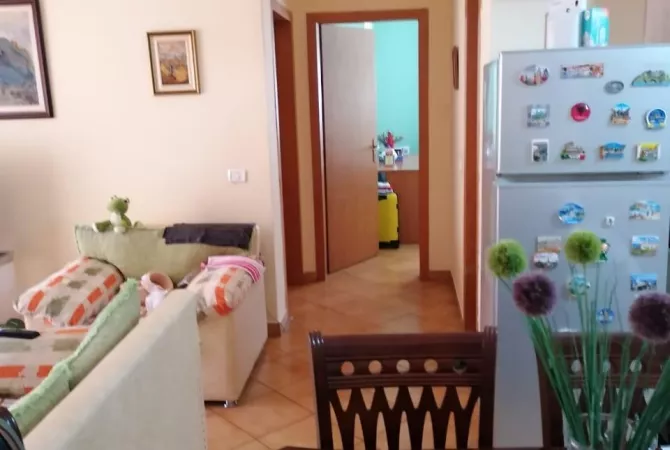 Shtepi me qera Apartament ne Tirane, 3+1, Mobilimi E mobiluar, Pagesa 600  Euro.