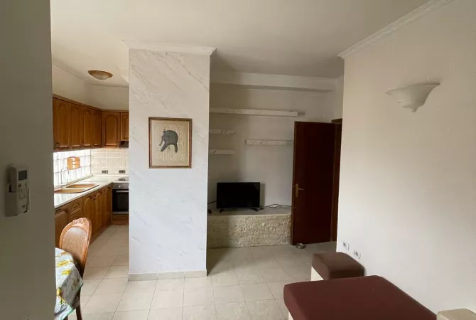 Shtepi me qera 2+1 ne Tirane - 65,000 Leke
