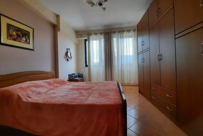 Shtepi me qera 2+1 ne Tirane - 60,000 Leke