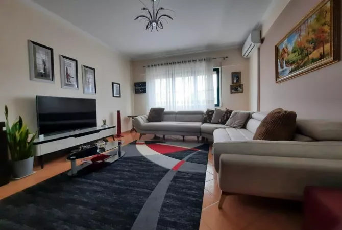 Shtepi me qera 2+1 ne Tirane - 60,000 Leke