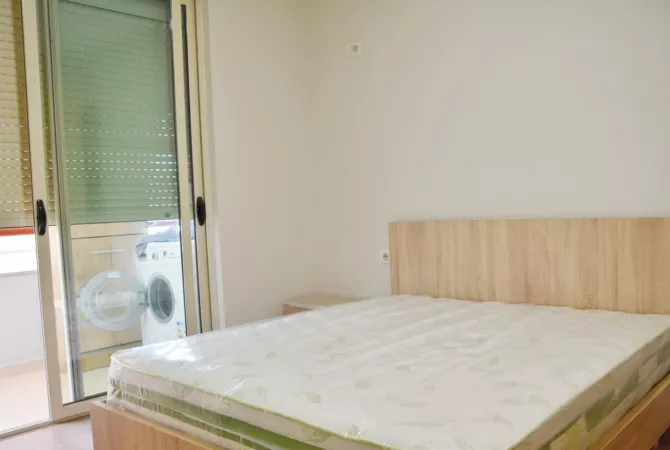 Shtepi me qera Apartament ne Tirane, 1+1, Mobilimi E mobiluar, Pagesa 60,000  Leke.