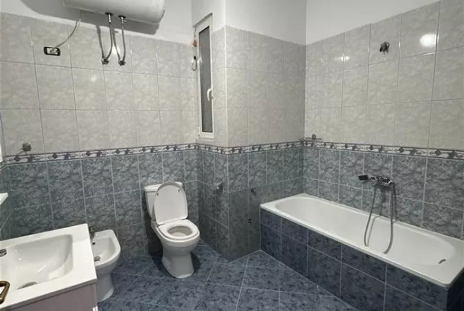 Shtepi me qera Apartament ne Tirane, 2+1, Mobilimi E mobiluar, Pagesa 60,000  Leke.