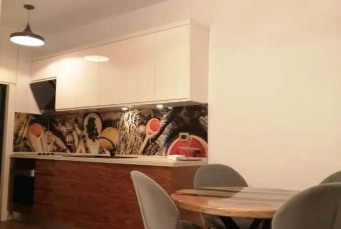 Shtepi me qera Apartament ne Tirane, 2+1, Mobilimi E mobiluar, Pagesa 55,000  Leke.