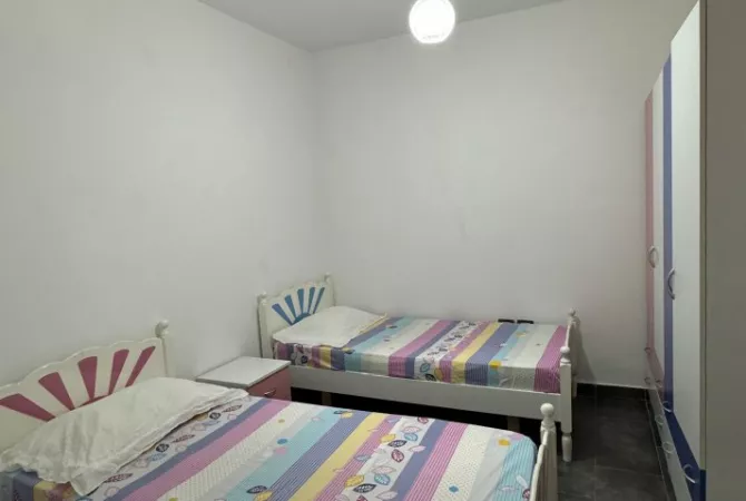 Shtepi me qera Apartament ne Tirane, 2+1, Mobilimi E mobiluar, Pagesa 54,000  Leke.