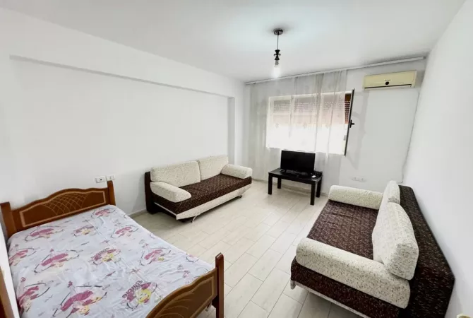 Shtepi me qera Apartament ne Tirane, 2+1, Mobilimi E mobiluar, Pagesa 400  Euro.