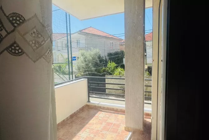 Shtepi me qera Apartament ne Tirane, 1+1, Mobilimi E mobiluar, Pagesa 450  Euro.