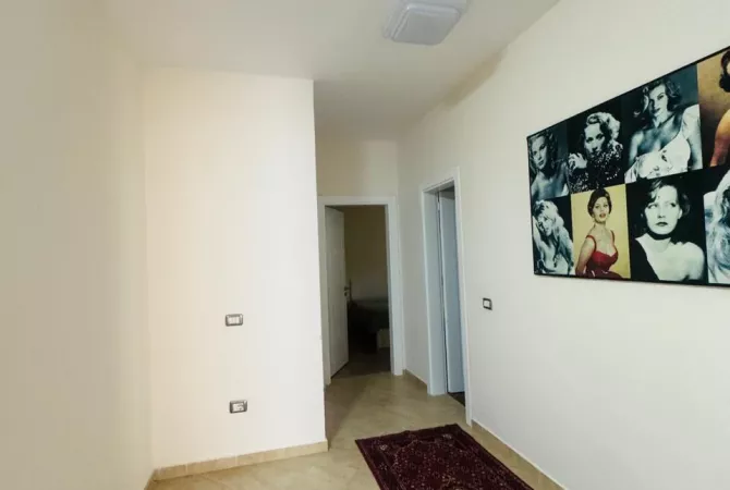 Shtepi me qera Apartament ne Tirane, 2+1, Mobilimi E mobiluar, Pagesa 550  Euro.