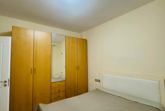 Shtepi me qera 2+1 ne Tirane - 550 Euro