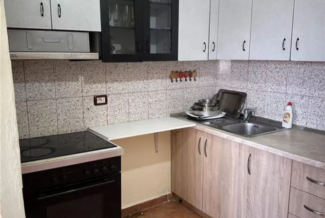 Shtepi me qera 1+1 ne Tirane - 40,000 Leke