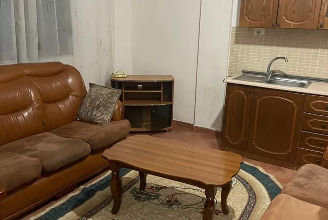 Shtepi me qera 1+1 ne Tirane - 38,000 Leke