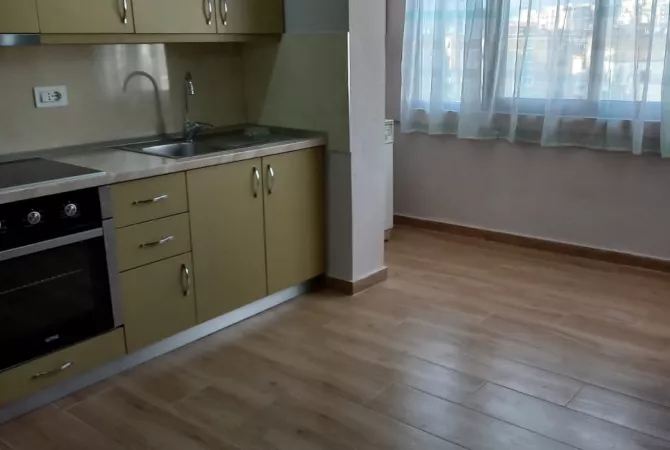 Shtepi me qera Apartament ne Tirane, 2+1, Mobilimi E mobiluar, Pagesa 50,000  Leke.