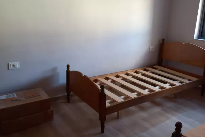 Shtepi me qera Apartament ne Tirane, 2+1, Mobilimi E mobiluar, Pagesa 50,000  Leke.