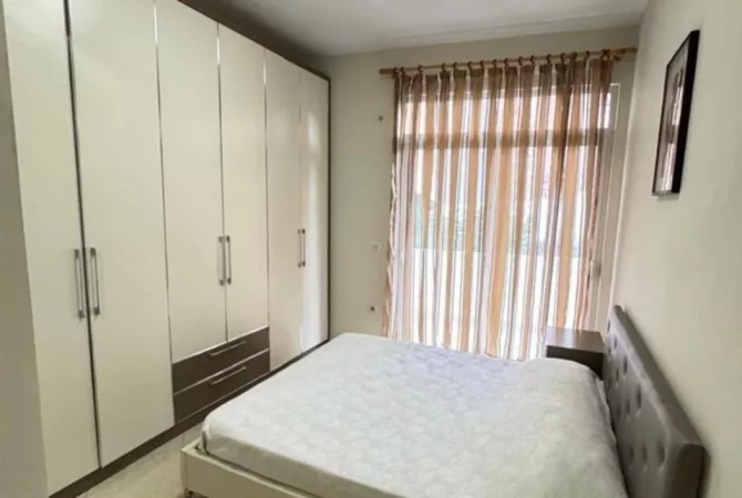Shtepi me qera 1+1 ne Tirane - 40,000 Leke