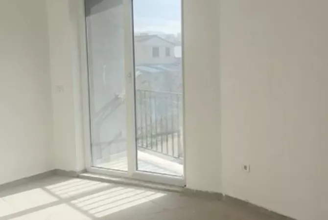 Shtepi me qera Apartament ne Tirane, 1+1, Mobilimi Bosh, pa mobiluar, Pagesa 35,000  Leke.