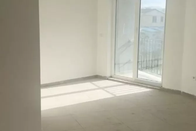 Shtepi me qera Apartament ne Tirane, 1+1, Mobilimi Bosh, pa mobiluar, Pagesa 35,000  Leke.