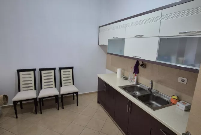 Shtepi me qera 1+1 ne Tirane - 45,000 Leke