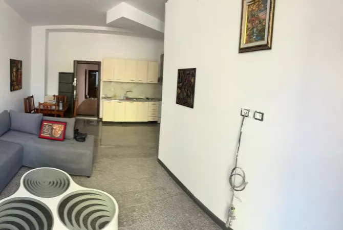 Shtepi me qera Apartament ne Tirane, 2+1, Mobilimi E mobiluar, Pagesa 70,000  Leke.