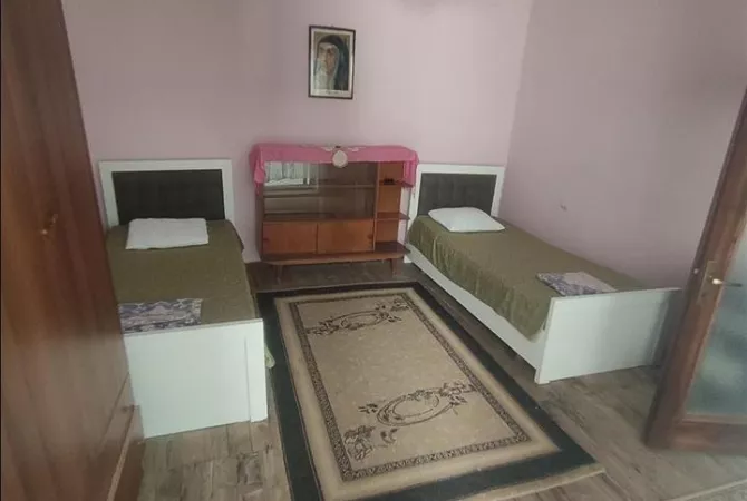 Shtepi me qera 2+1 ne Tirane - 40,000 Leke