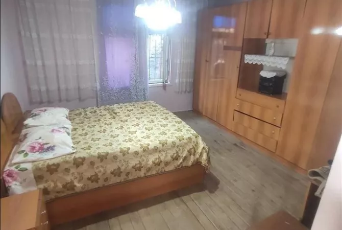 Shtepi me qera 2+1 ne Tirane - 40,000 Leke