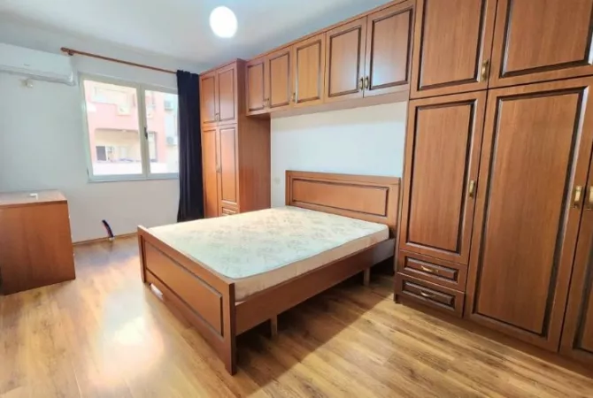 Shtepi me qera Apartament ne Tirane, 2+1, Mobilimi E mobiluar, Pagesa 50,000  Leke.