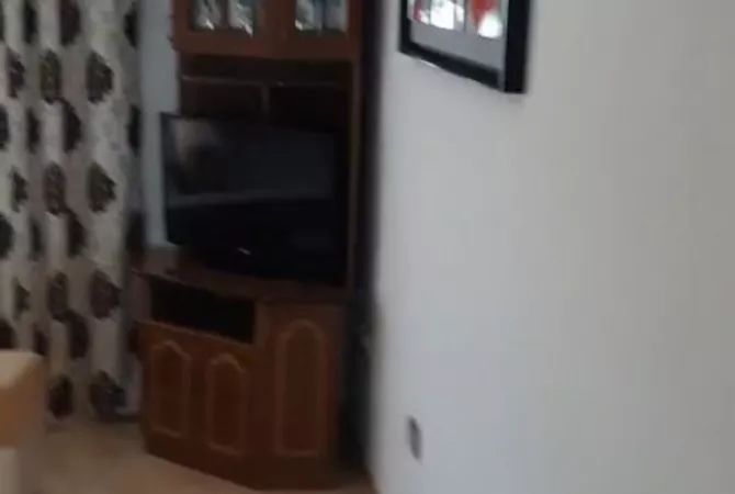 Shtepi me qera Apartament ne Tirane, 2+1, Mobilimi E mobiluar, Pagesa 40,000  Leke.