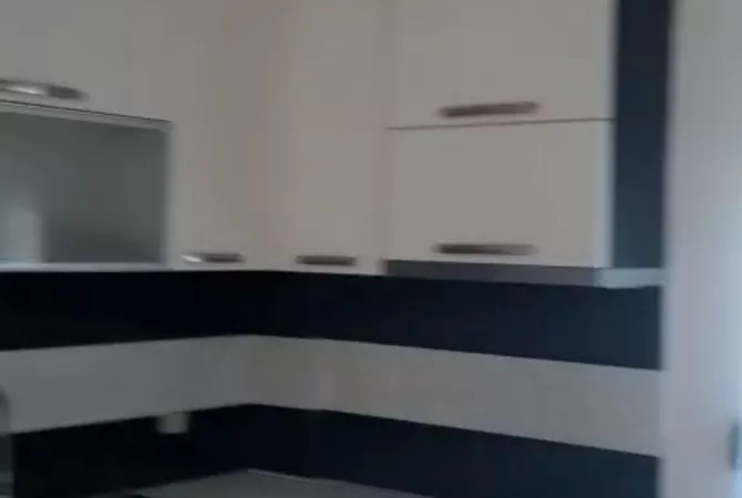 Shtepi me qera Apartament ne Tirane, 2+1, Mobilimi E mobiluar, Pagesa 40,000  Leke.