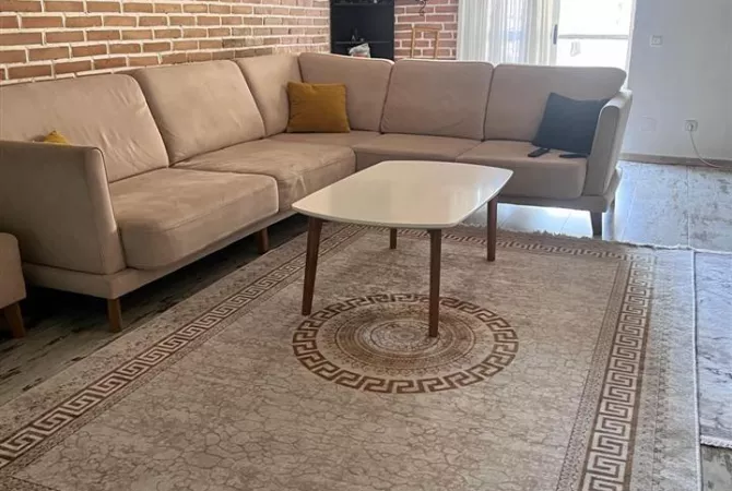 Shtepi me qera Apartament ne Tirane, 2+1, Mobilimi E mobiluar, Pagesa 66,000  Leke.