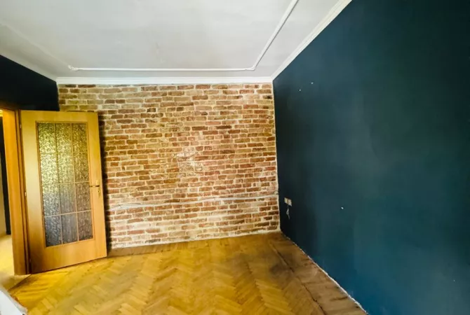 Shtepi me qera Apartament ne Tirane, 2+1, Mobilimi Bosh, pa mobiluar, Pagesa 70,000  Leke.