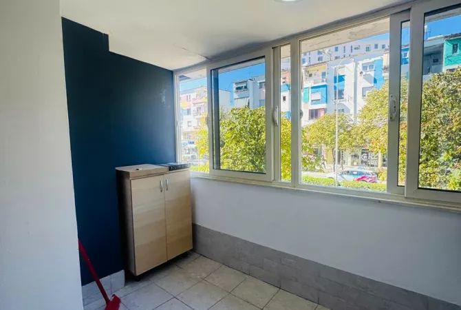 Shtepi me qera Apartament ne Tirane, 2+1, Mobilimi Bosh, pa mobiluar, Pagesa 70,000  Leke.
