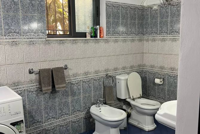 Shtepi me qera Apartament ne Tirane, 2+1, Mobilimi E mobiluar, Pagesa 70,000  Leke.