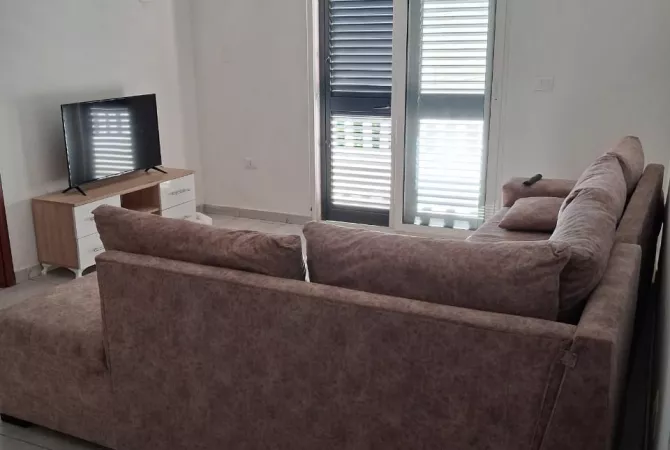 Shtepi me qera Apartament ne Tirane, 2+1, Mobilimi E mobiluar, Pagesa 50,000  Leke.
