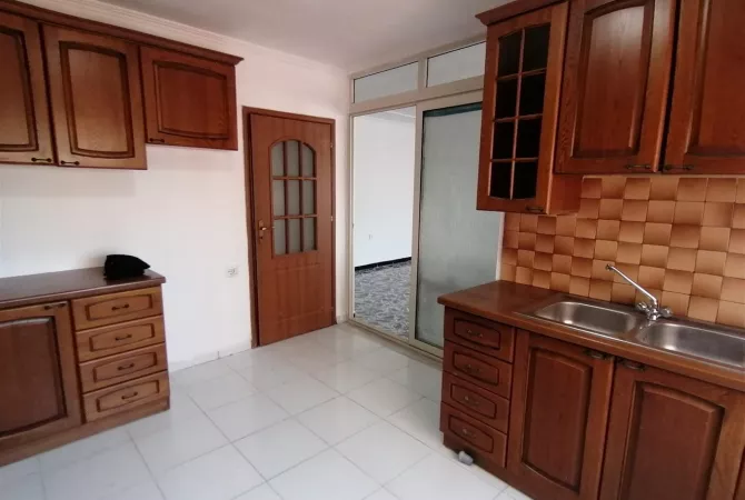 Shtepi me qera 2+1 ne Tirane - 50,000 Leke