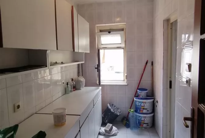 Shtepi me qera Apartament ne Tirane, 2+1, Mobilimi Pjeserisht e mobiluar, Pagesa 50,000  Leke.