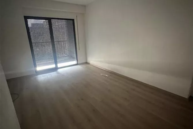 Shtepi me qera Apartament ne Tirane, 2+1, Mobilimi Bosh, pa mobiluar, Pagesa 800  Euro.