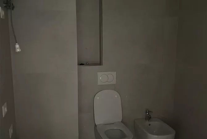 Shtepi me qera Apartament ne Tirane, 2+1, Mobilimi Bosh, pa mobiluar, Pagesa 800  Euro.