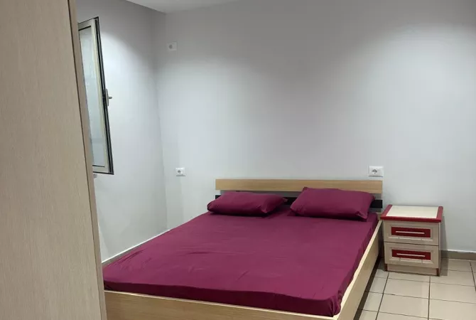 Shtepi me qera Apartament ne Tirane, 1+1, Mobilimi E mobiluar, Pagesa 550  Euro.