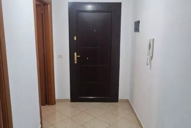 Shtepi ne shitje Apartament ne Tirane, 1+1, Mobilimi E mobiluar, Pagesa 100,000  Euro.