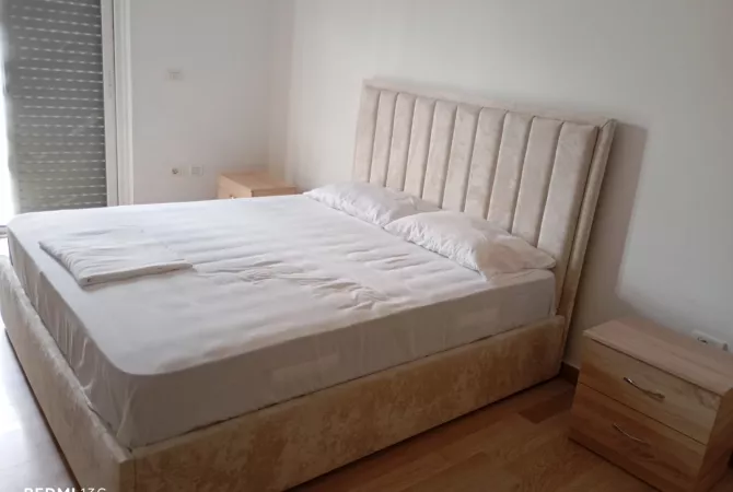 Shtepi me qera 2+1 ne Tirane - 40,000 Leke
