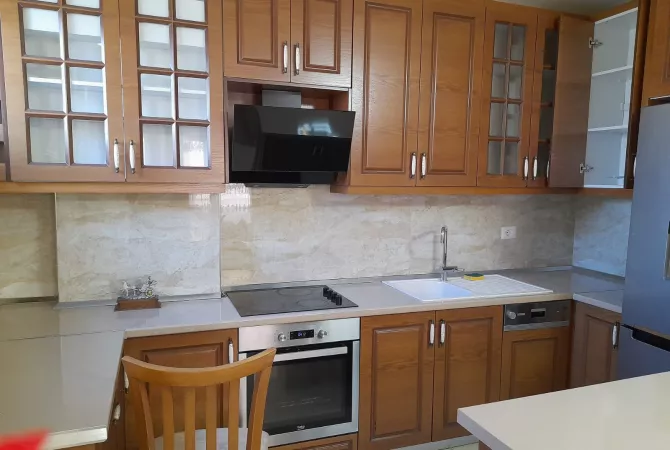Shtepi me qera Apartament ne Tirane, 2+1, Mobilimi E mobiluar, Pagesa 500  Euro.